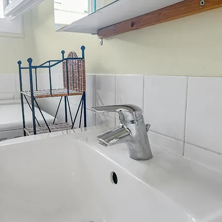 Vue Imprenable Mer, Spacieux Et Chic, Capacité 2 Personnes Ou Famille 3 Personnes,1 Chambre, Baignoire, Quartier Calme *