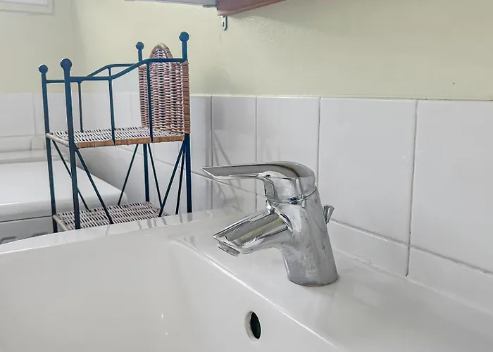 Chic Vue Mer, Terrasse, Capacité 2 Personnes Ou Famille 3 Personnes,1 Chambre, Baignoire, Quartier Calme *