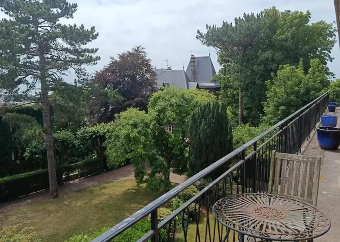 Apartament Terrasse Vue Mer, Spacieux Et Chic, Capacite 2 Personnes Ou Famille 3 Personnes,1 Chambre, Baignoire, Quartier Calme Hawr